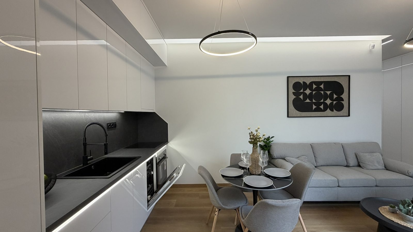 Metro hattında eşyalı daire — G1 · mutfak ve salon (beklemede)