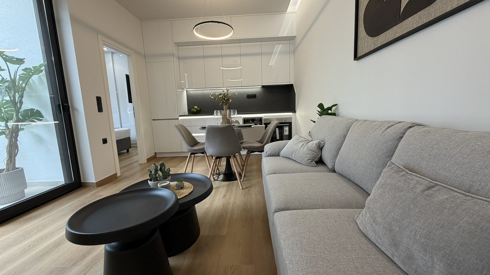 Metro hattında eşyalı daire — G1 · oturma alanı