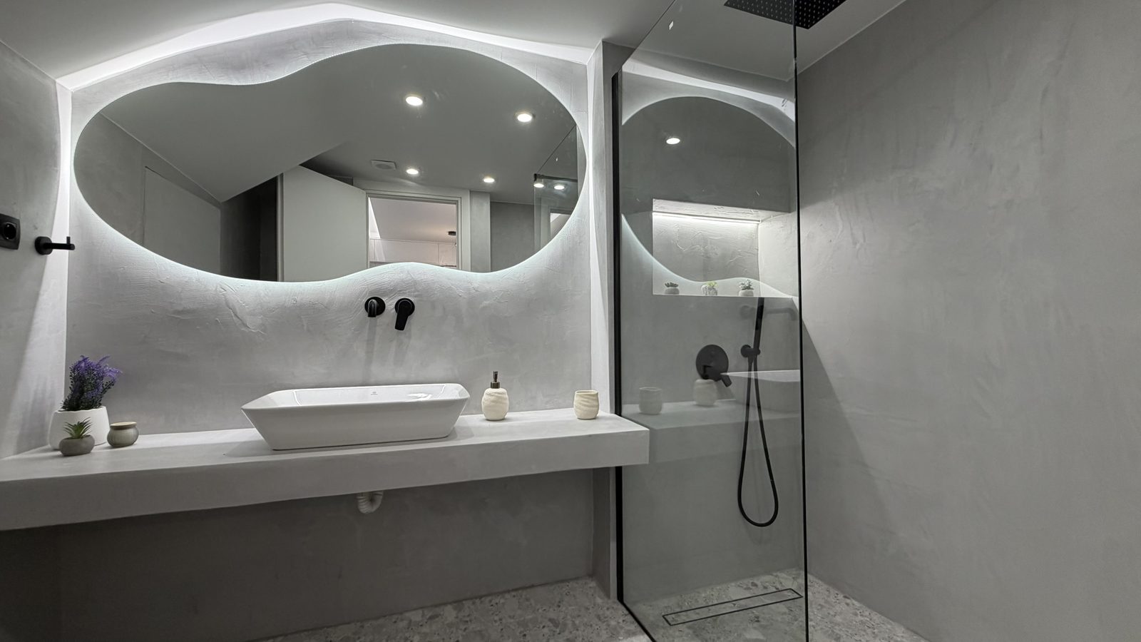 Metro hattında eşyalı daire — G1 · banyo