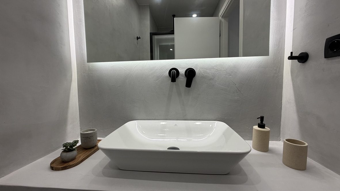 Metro hattında eşyalı daire — G2 · banyo